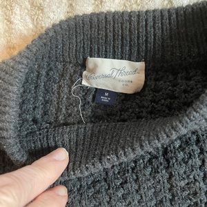 Universal Threads women’s charcoal sweater